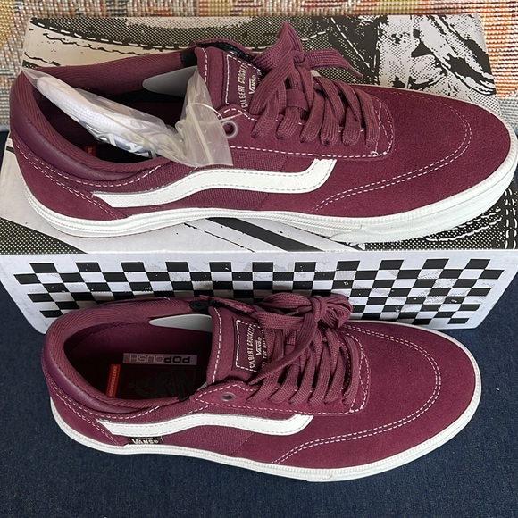 Vans WMNS Gilbert Crockett
Mauve Wine
VN0A5JIFALO
Sneakers - Picture 3 of 16